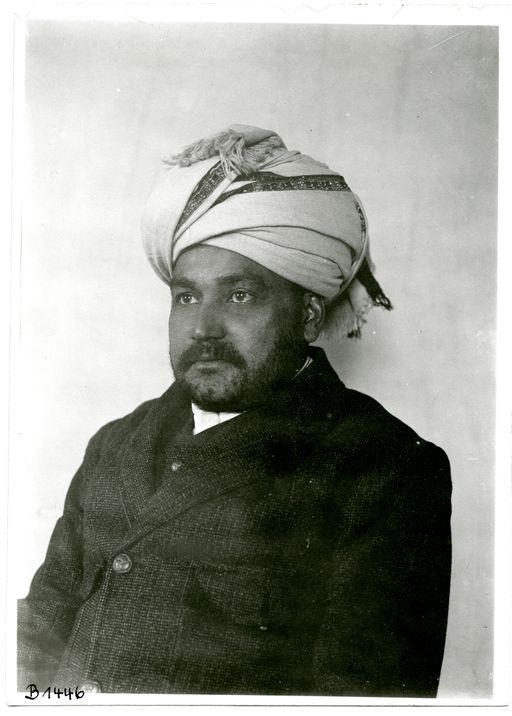 B1446: Herr mit Jacket und Turban, vermutlich der kashmirische Aksakal in Maralbashi (B_1446_Ankauf.jpg)