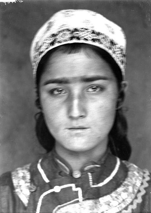 B 1467: Hashira Khan, Bäuerin