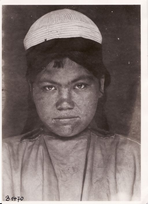 B1470: Junge Frau: Hafiza Khan aus Kirish (Turfan_IV_35_B_1470_Haefiza_Khan.jpg)