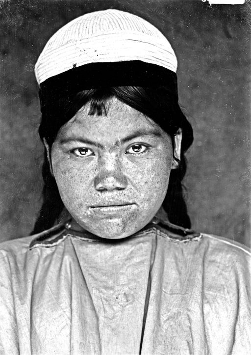 B 1470: Junge Frau: Hafiza Khan aus Kirish