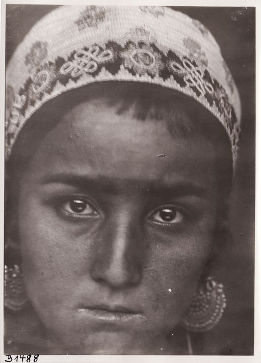 B 1488: Hashirä Khan, Bäuerin aus Kirish