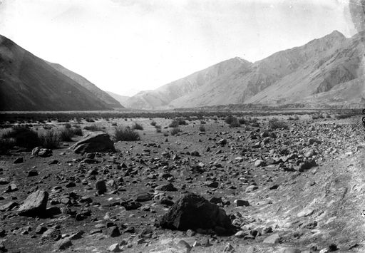 B1530: Flusstal zwischen Bergen, Rückreise Le Coq (B_1530_Ladak_Yarkand_Doerya.jpg)