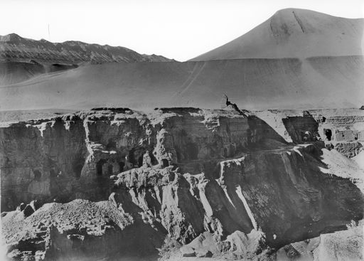 B1532: Höhlen und Freibauten auf der Südterrasse von O (B_1532_Bez_20-51.jpg)