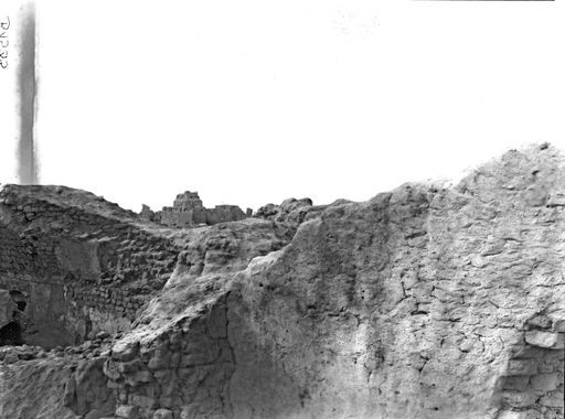 B 1533: Blick von Gebäude T' mit seinen Wandmalereien in der Südwestecke auf Tempel U