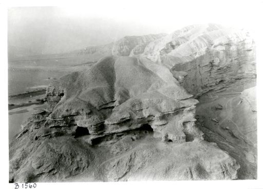B 1560: Höhlen oberhalb der 'Festung' von Kumtura