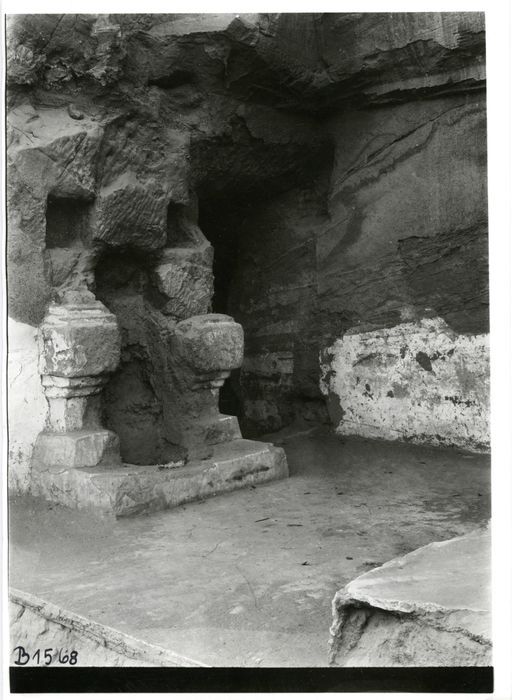 B 1568: Kamin in einer Wohnhöhle