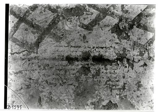 B 1575: Rautenmuster und alttürkischer Inschrift in uigurischer Schrift