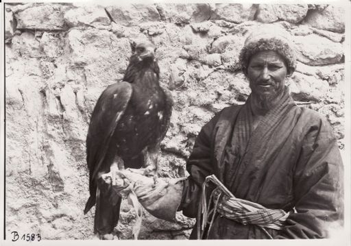 B1583: Beizjäger mit Steinadler (Turfan_III_62_B_1583.jpg)