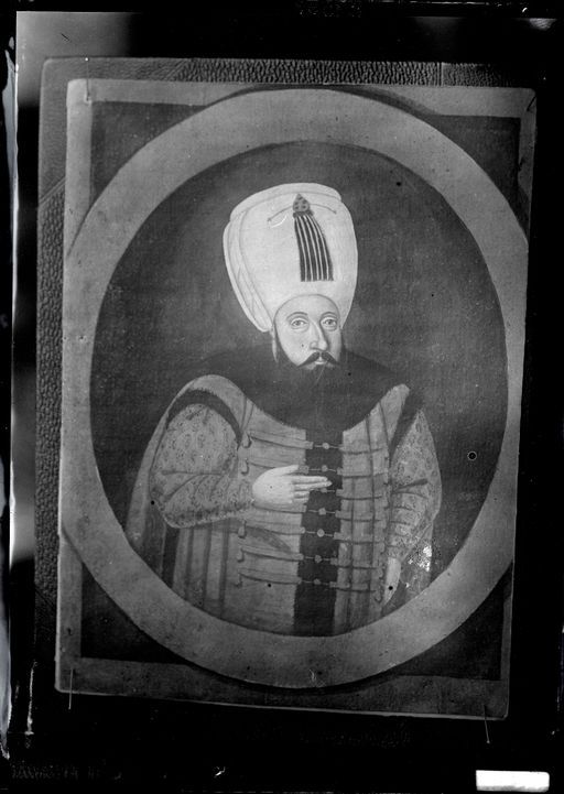 B 1599: Bild eines Würdenträgers mit hohem Turban - im Lederrahmen