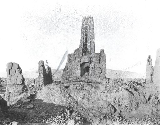B1607: Tempelruine mit fragmentarischem Oberbau von S gesehen (B_1607_Khocho.jpg)