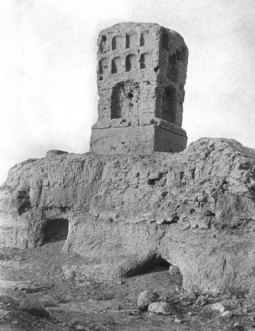 B 1616: Kleiner Stūpa mit Buddha-Nischen von SO gesehen