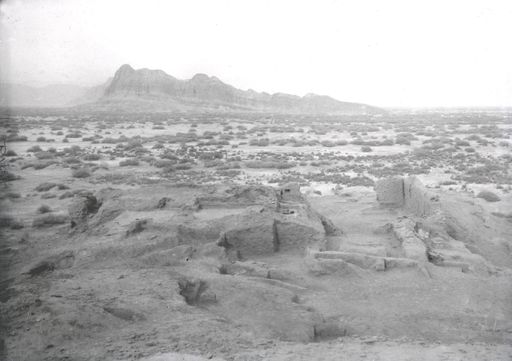 B1618: Nordwestseite des Grabungsgeländes, Blick zum Toqqus Serai. (B_1618_Tumshuk_Tagh.jpg)