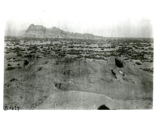 B 1627: Nordwestseite des Grabungsgeländes, Blick zum Toqqus Serai.