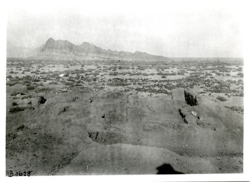 B 1628: Nordwestseite des Grabungsgeländes, Blick zum Toqqus Serai.