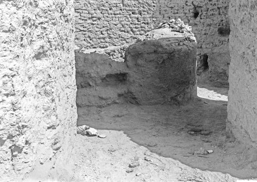 B1631: Blick in eine Ruine. (B_1631_Kum_Arik.jpg)