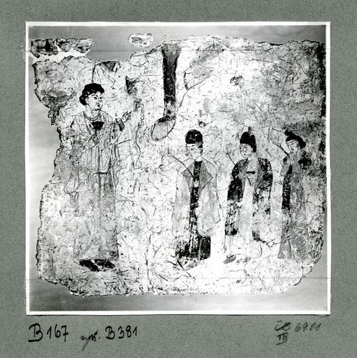 B167: Bruchstück eines christlichen Gemäldes: 3 Figuren mit Zweigen in den Händen vor großer Figur und Pferdebein (B_167_III_6911_Kiz_pos.jpg)