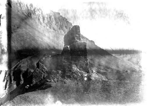 B 1683: Ruine vor Gebirgslandschaft, vielleicht in Bäzäklik.