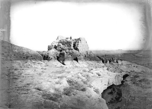 B1710: Grabung an einem Stūpa-Tempel, oben Theodor Bartus (B_1710_Murtuk_II_Anlage.jpg)