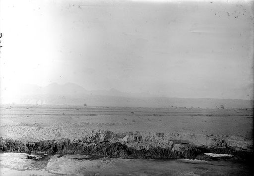 B1721: Ruinenlandschaft diesseits der Berge im Winter mit zugefrorenem Flusslauf (B_1721_Kum.jpg)