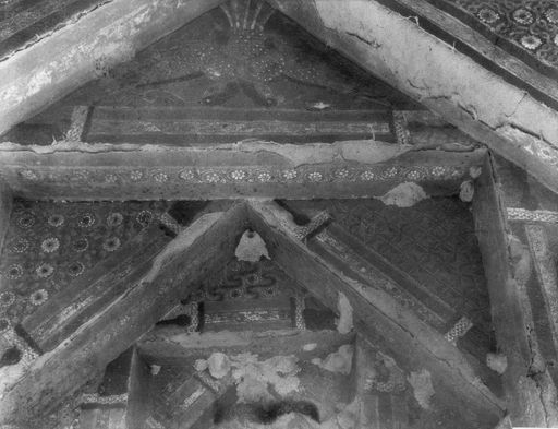 B 1750: Doppelköpfiger Garuḍa und Blütenornamente