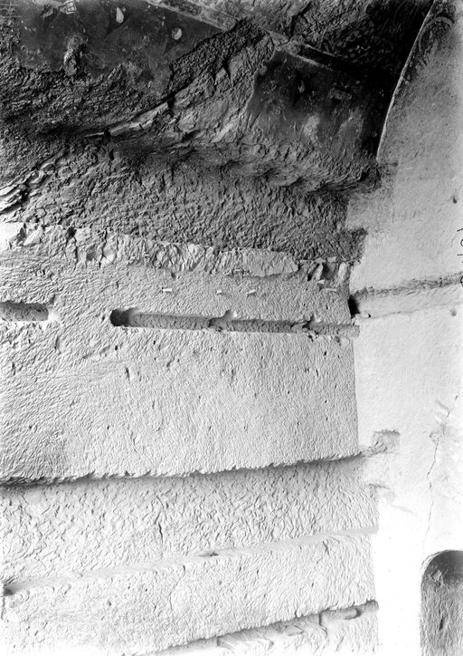 B1754: Cella einer Kulthöhle mit Vertiefungen an der linker Seitenwand am Gewölbe und in der Hauptwand: für Holzbalken, Reste von Wandmalereien. (B_1754_Kir_Nord.jpg)