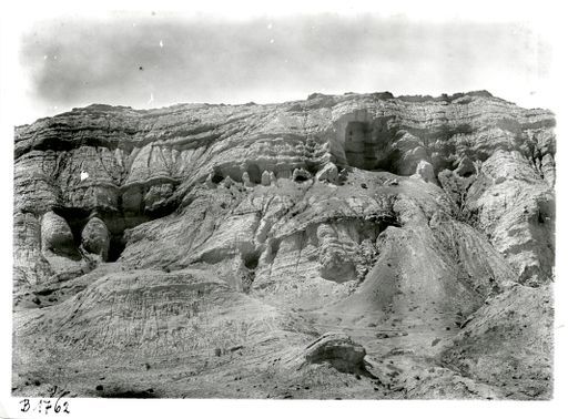 B 1762: Panorama der Höhlen im südlichen Höhenzug