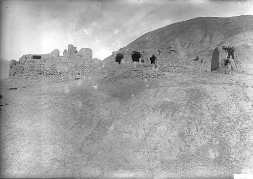 B1789: Gebäudekomplex auf dem Hügel mit Stūpa-Tempel mit Wandmalereien, Zentralnische und Umwandlungsgang. (B_1789_Sengim.jpg)