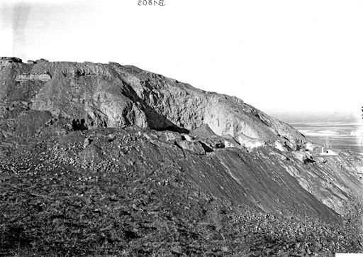 B1803: Hügel mit Terrasse, Höhlenanlage und Reste von Bauten (B_1803_Murtuk.jpg)