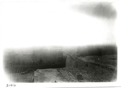 B 1816: Blick vom Hausdach des Quartiers der 3. Expedition im Dorf