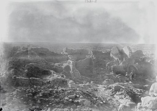 B 1819: Blick vom Hauptgebäude auf den Südteil während der Ausgrabung.