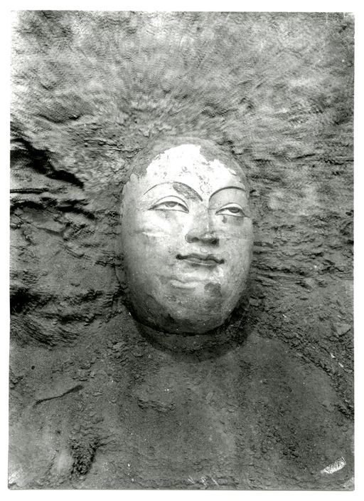 B 1822: Gesicht einer Lehmskulptur