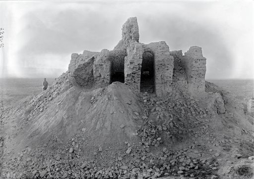 B 1824: Hauptgebäude von NW während der Grabung.