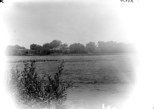 B1830: Dorf und Fluß bei Hochwasser. (B_1830_Kurla.jpg)