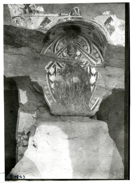B 1843: Bemalung der Rückwand einer Buddhanische mit Mandorla