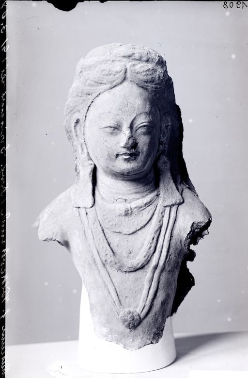 B 1908: Büste eines Bodhisattva