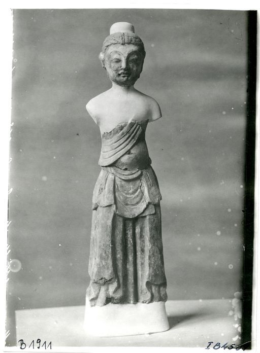 B 1911: Statuette eines (chines?) Mönchs (Brust ergänzt)