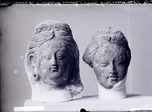 B 1912: Zwei Köpfe Devatā, Bodhisattva