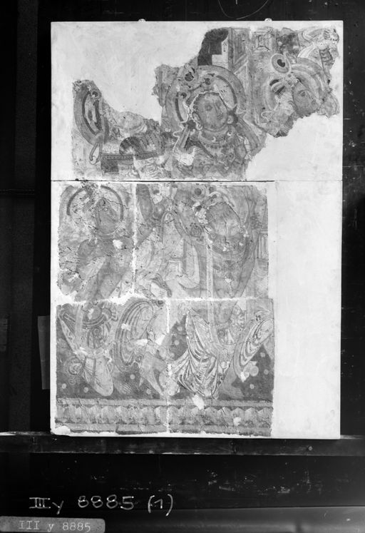 B 198: Teil einer Darstellung der wunderbaren Überquerung der Gaṅgā,mehrere zusammengesetzte Gemäldeplatten: Gruppe nach rechts gewandter Personen - Abschied des Buddha von den Bewohnern von Vaiśālī