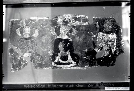 B 2630: Gerahmtes Fragment: Vielköpfige Mönche aus dem Zenithstreifen