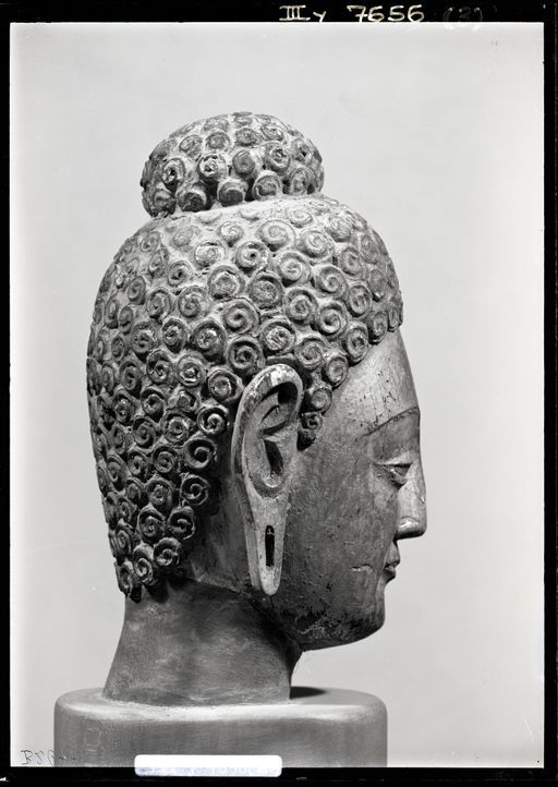 B 2644: Köpfchen eines Buddha, Seitenansicht