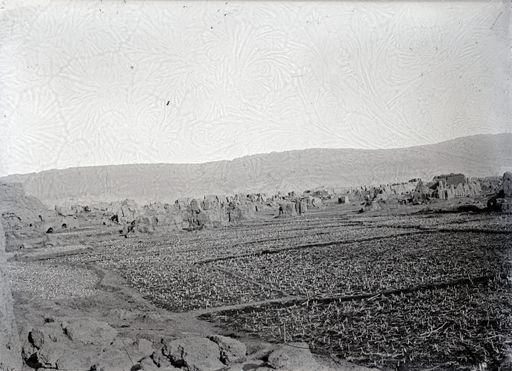 B 3007: Links sich B 3009 anschließende Ruinenpartie Blick von ξ nach Osten