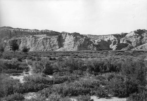 B 644: Im östlichsten Teil der Höhlenanlage befinden sich oben im Berg zwei abgelegene Gruppen von Höhlenräumen.