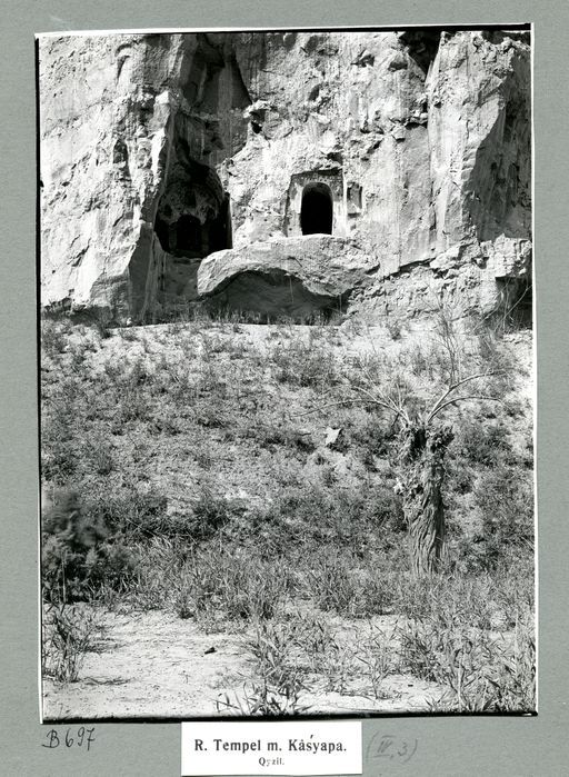 B 697: Reste der Cella einer Kulthöhle und Eingang zur Nāgarāja-Höhle (?)