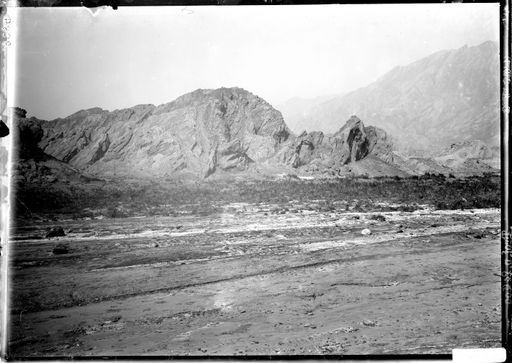 B838: Panorama von der Tal-Ebene aus und zum Gebirgszug bei Simsim (B_838_Kirx.jpg)