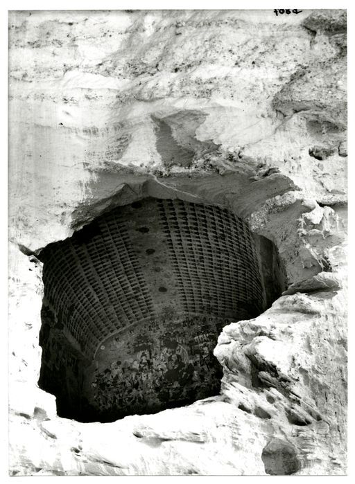 B 867: Blick in Höhle mit Wandmalereien: 1000 Buddhas und Amitābhas Paradies.