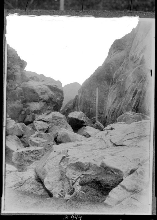 B 944: Am Pass bei der Schlucht von Aighyr Bulak (auf dem Weg von Turfan nach Westen)