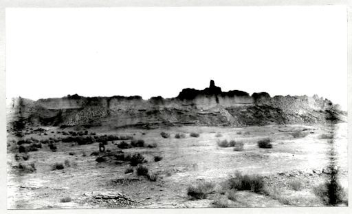 B996: Mauern der Wüstenfestung mit Tempel von Weitem (B_996_Kho_pos.jpg)