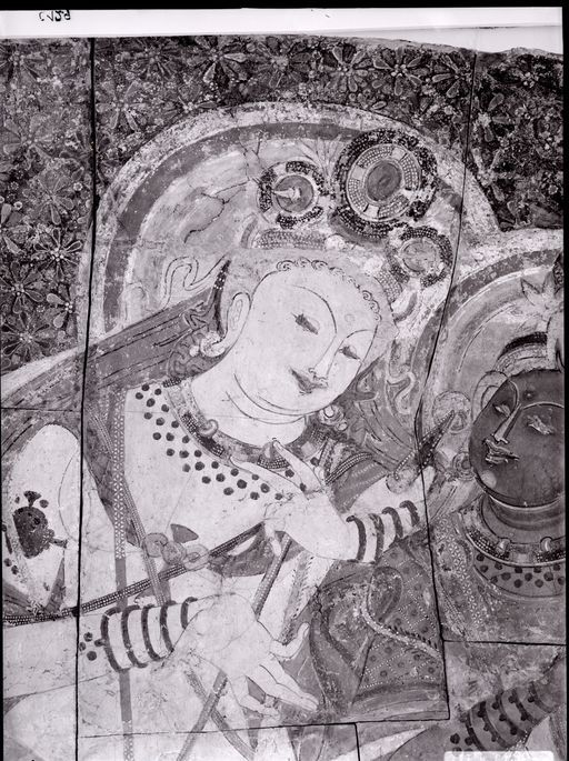 C 129: Detail eines großen Gemäldes von Gott (Māra) und Musikantin