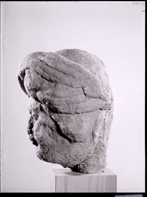 C 134: Großer Kopf mit Turban, Seitenansicht