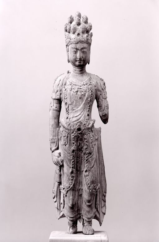 C 148: Holzstatuette eines elfköpfiger Bodhisattva Avalokiteśvara, Frontalansicht